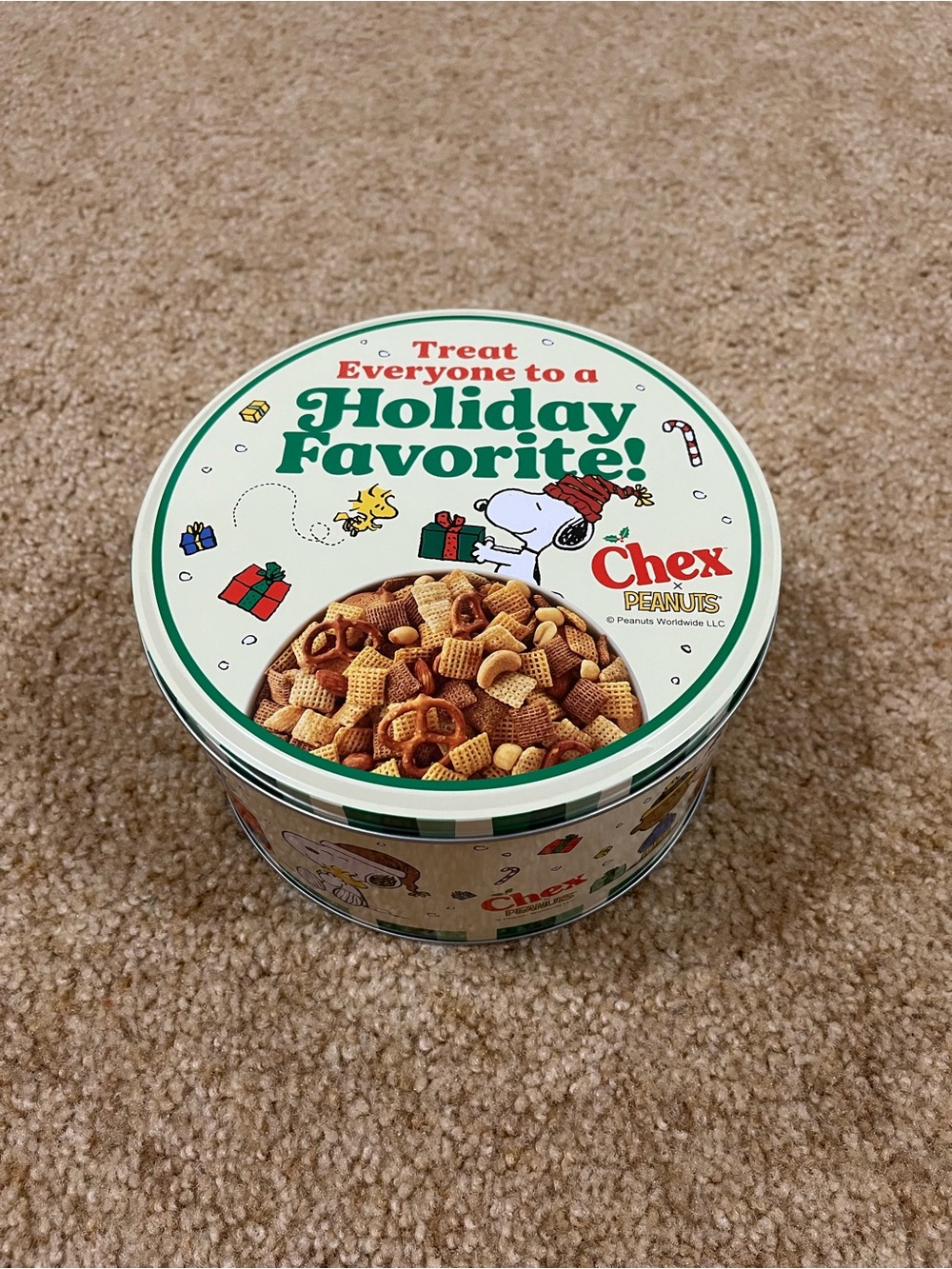 NWT Chex PEANUTS Charlie Brown Treat Everyone to a Holiday Favorite Tin